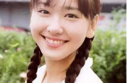 吃瓜少女调侃娱乐圈视频,揭秘明星幕后趣闻